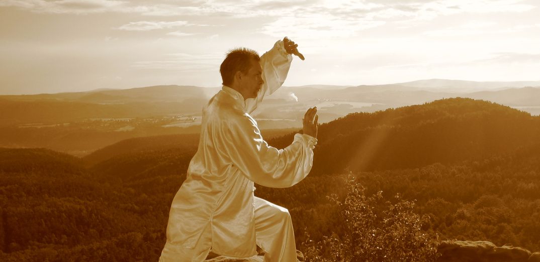 Tai Chi im Sonnenlicht