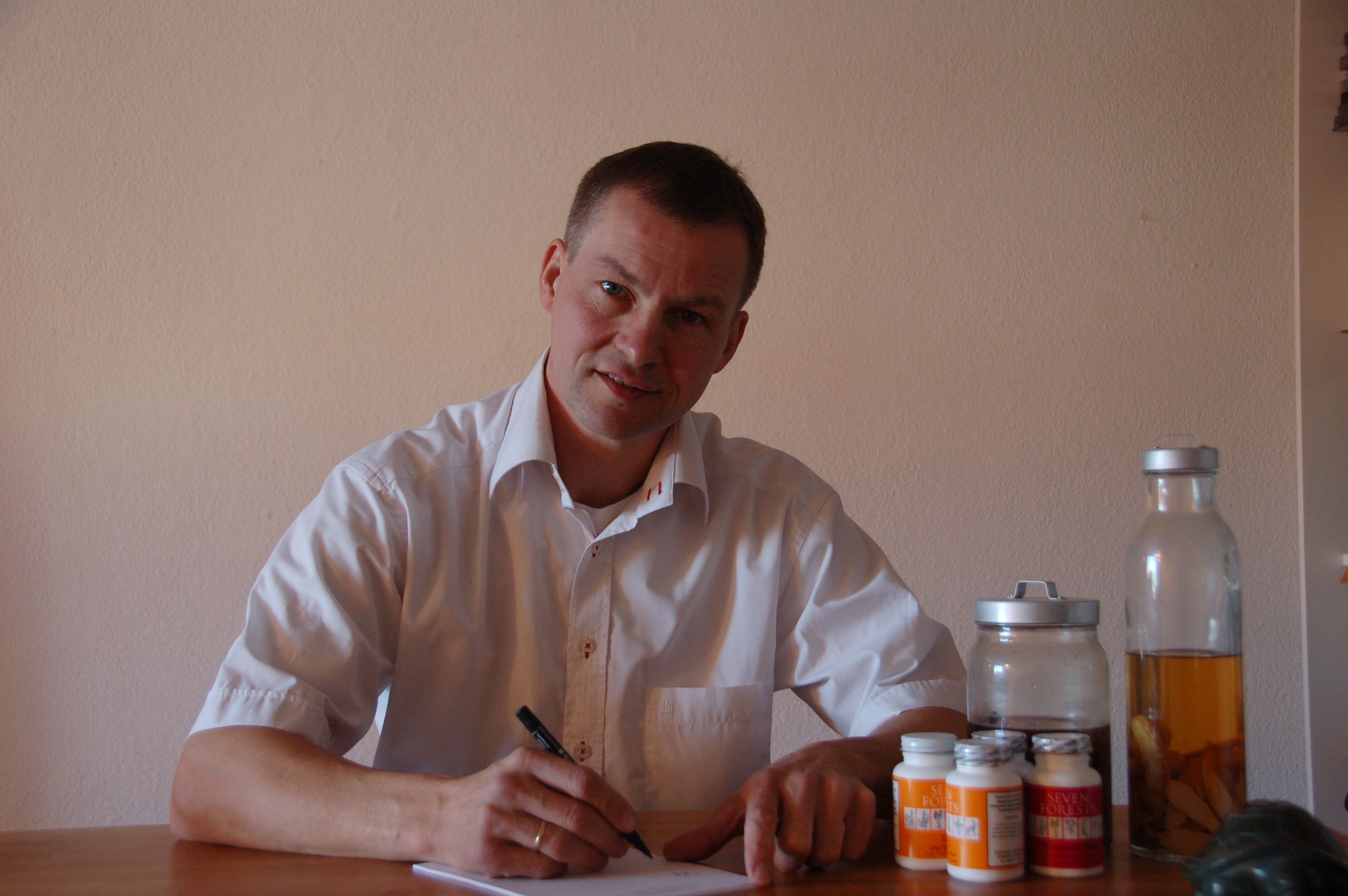 Dietrich Rowek bei der Befunderhebung