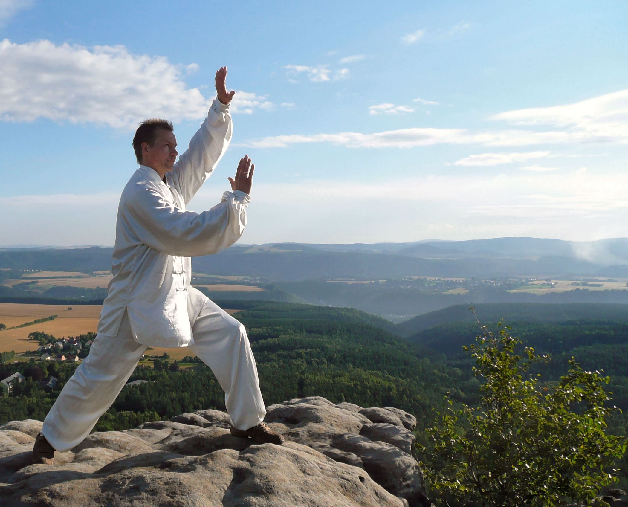Tai-Chi-Stand mit Blick über Kurort Gohrisch