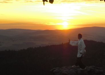 Tai Chi im Abendlicht in Gohrisch