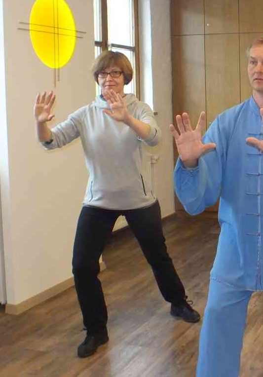 Kursteilnehmerin beim Tai Chi in Kempten