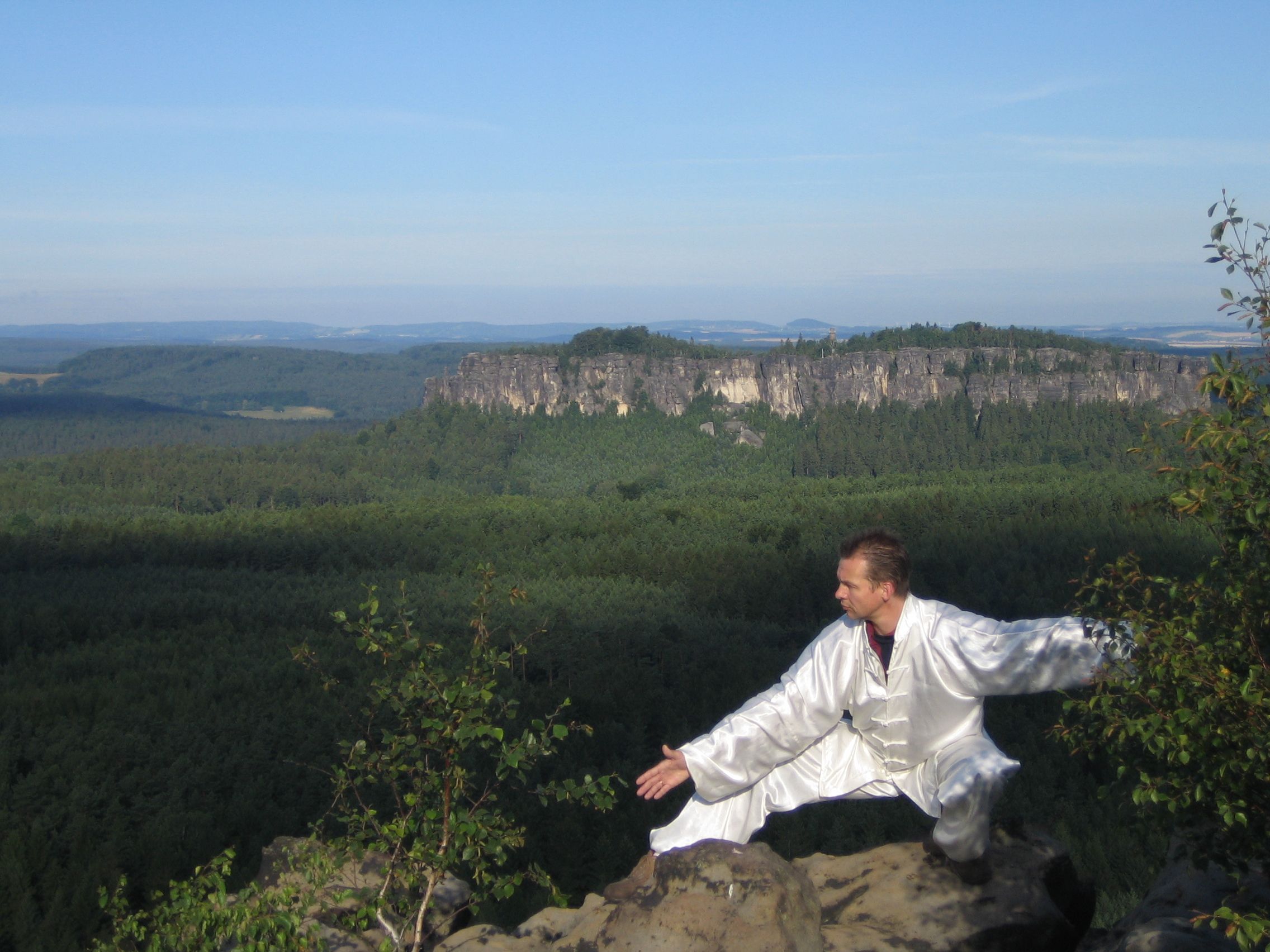 Tiefe Tai-Chi-Stellung am Pfaffenstein